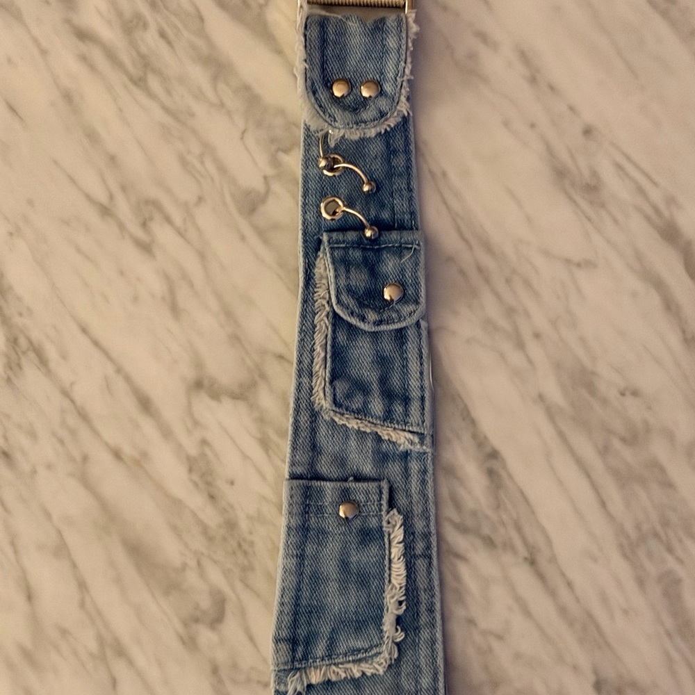 AKIRA Blue and Silver Chain Necklace - Picture 3 of 3